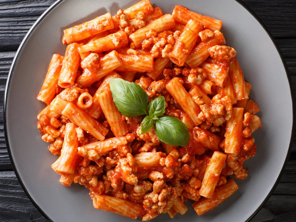 Mezzi rigatoni con salsiccia, stracchino e zafferano